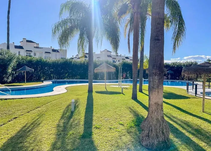 Puerto Banus! Sunny & Comfy 2 Bd W/ Pool & Terrace Apartament *