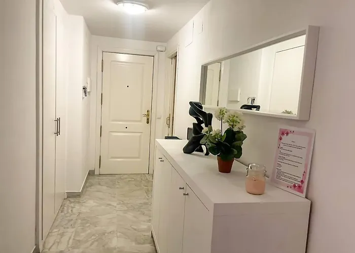 Puerto Banus! Sunny & Comfy 2 Bd W/ Pool & Terrace Marbella