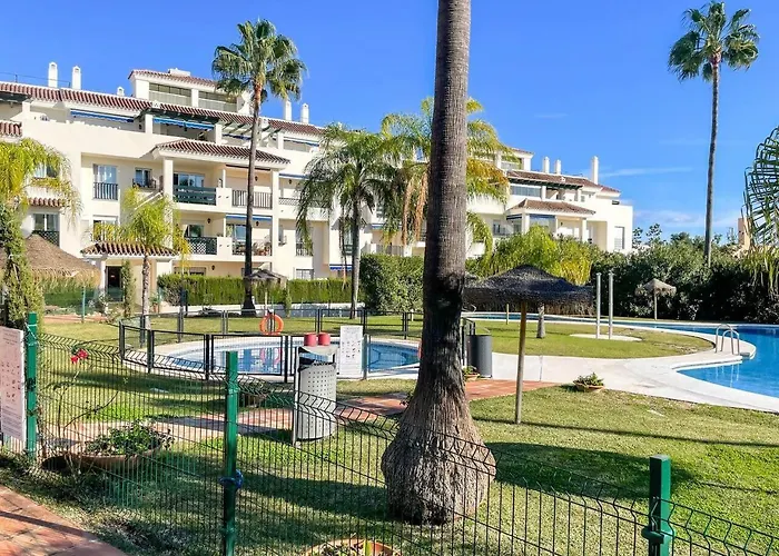 Puerto Banus! Sunny & Comfy 2 Bd W/ Pool & Terrace Apartament *
