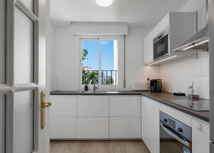 Puerto Banus! Sunny & Comfy 2 Bd W/ Pool & Terrace *