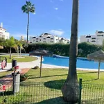 Puerto Banus! Sunny&comfy 2 bd w pool&terrace Apartamento Marbella