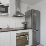 Puerto Banus! Sunny 2 Bedroom W/ Pool & Terrace شقة *