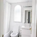 Puerto Banus! Sunny 2 Bedroom W/ Pool & Terrace ماربيا