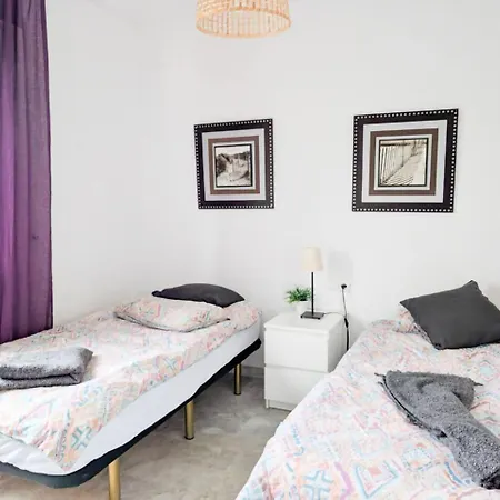 Puerto Banus! Two Bedroom W/ Pool & Terrace Apartamento