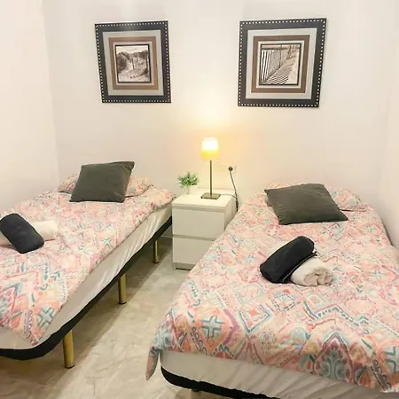 Puerto Banus! Sunny & Comfy 2 Bd W/ Pool & Terrace マルベーリャ