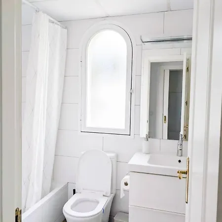 Puerto Banus! Two Bedroom W/ Pool & Terrace Marbella