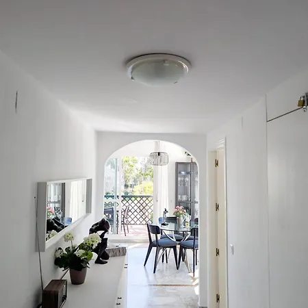 Puerto Banus! Two Bedroom W/ Pool & Terrace Apartamento