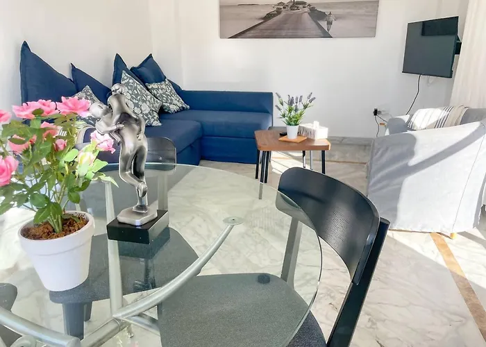 Puerto Banus! Sunny & Comfy 2 Bd W/ Pool & Terrace * Марбелья