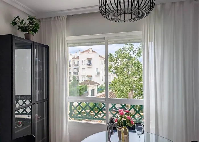 Апартаменты Puerto Banus! Sunny & Comfy 2 Bd W/ Pool & Terrace Марбелья