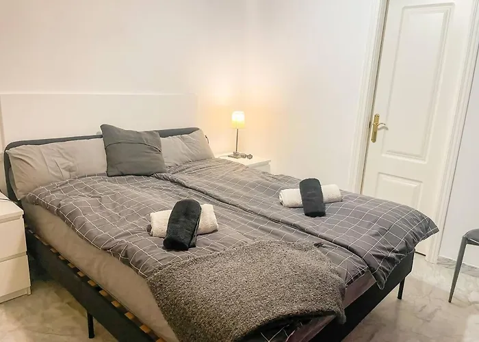 Puerto Banus! Sunny & Comfy 2 Bd W/ Pool & Terrace マルベーリャ