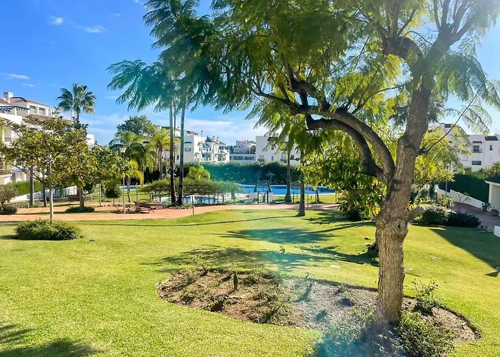 Puerto Banus! Sunny & Comfy 2 Bd W/ Pool & Terrace Апартаменти Марбелья