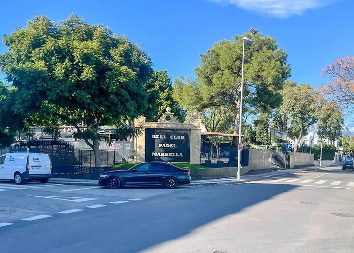 Апартаменти Puerto Banus! Sunny & Comfy 2 Bd W/ Pool & Terrace Марбелья