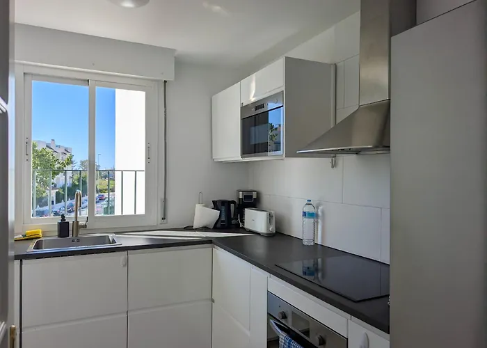 Puerto Banus! Sunny & Comfy 2 Bd W/ Pool & Terrace *