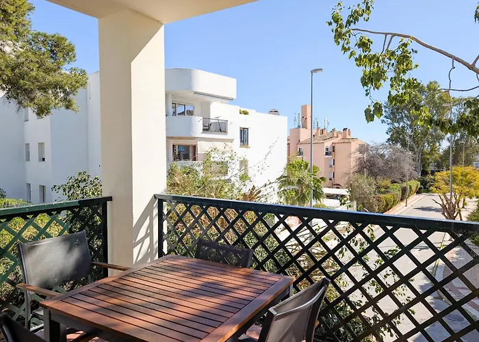 Апартаменти Puerto Banus! Sunny & Comfy 2 Bd W/ Pool & Terrace Марбелья