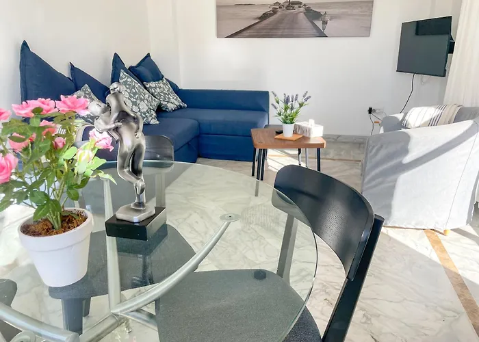 Апартаменти Puerto Banus! Sunny & Comfy 2 Bd W/ Pool & Terrace Марбелья