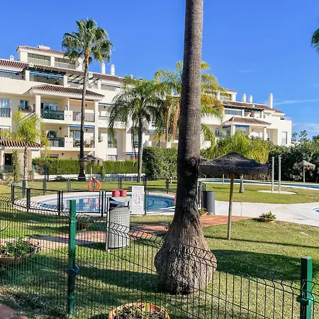 Puerto Banus! Sunny 2 Bedroom W/ Pool & Terrace