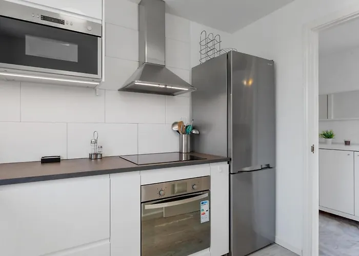 Apartment Puerto Banus! Sunny & Comfy 2 Bd W/ Pool & Terrace *